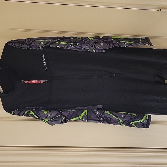 Men's Black and Green Full Body Bathing Suit NWT - Picture 9 of 15